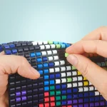 Malla flexible para beads Artkal MIDI 5MM, ideal para crear sin planchado.
