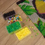 Malla flexible para beads Artkal MIDI 5MM, ideal para crear sin planchado.
