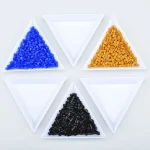 Bandejas triangulares plásticas para organizar beads, incluyen cucharita plástica.